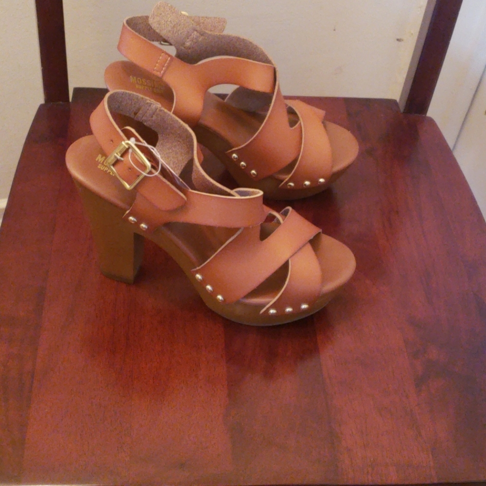 Mossimo Sheila Tan platform heels